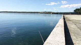 Набережная Керчи морская рыбалка в Керчи на вечерней струе