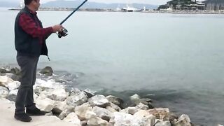 Морская рыбалка в Kuşadası - лучшие точки для берега и лодки