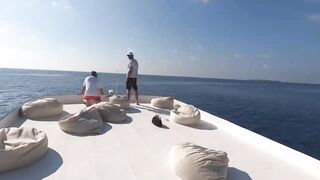 Noonu Atoll утренний выход и морская рыбалка в дрейфе по краю рифа