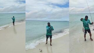 Beach cast at Alif Dhaalu Dhigurah - морская рыбалка в канале у пасса