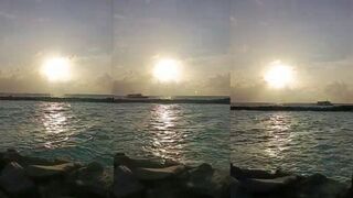 Рассвет на Dhigurah - тени акул у отмели и спиннинг готов