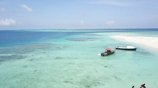 Naifaru Dhooni Ayya и лодки дхони у пирса где ловят по утрам?