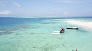 Naifaru Dhooni Ayya и лодки дхони у пирса где ловят по утрам?