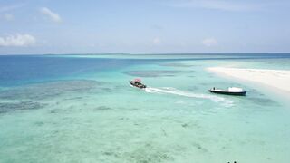 Naifaru Dhooni Ayya и лодки дхони у пирса где ловят по утрам?