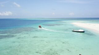 Naifaru Dhooni Ayya и лодки дхони у пирса где ловят по утрам?