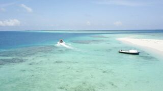 Naifaru Dhooni Ayya и лодки дхони у пирса где ловят по утрам?