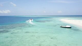 Naifaru Dhooni Ayya и лодки дхони у пирса где ловят по утрам?