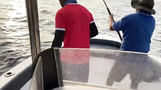 Fulidhoo, утренний свал у пирса и морская рыбалка в проливе