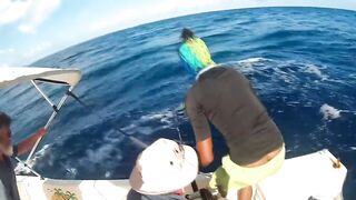 Gan Addu морская рыбалка в Адду на троллинг и спор рыбака с ветром