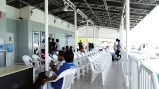 Gan Island Addu спокойный залив и рыбалка на ставриду у волнореза