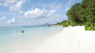 Gan Island Addu спокойный залив и рыбалка на ставриду у волнореза