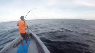 GT Lhaviyani Atoll - поппинг по свалу и тяжелая выкачка на короткой волне