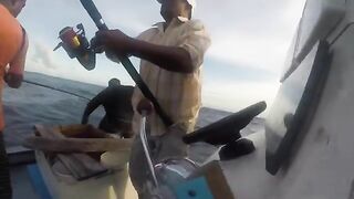 GT Lhaviyani Atoll - поппинг по свалу и тяжелая выкачка на короткой волне