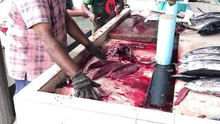 Фувамула рыбный рынок и цены, что берут местные для ухи