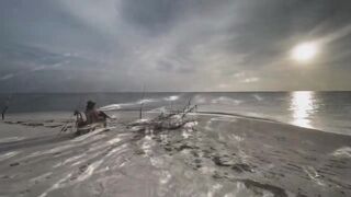 Vaadhoo, Raa Atoll вечерняя лагуна и светлячки на волне