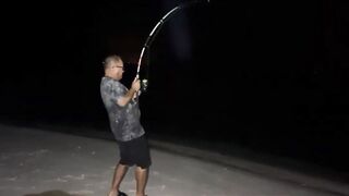Vaadhoo, Raa Atoll вечерняя лагуна и светлячки на волне