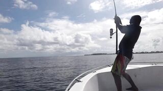 Gaafu Dhaalu экспедиция морская рыбалка на GT 41.5 кг и команда капитана