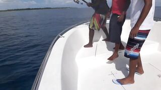 Gaafu Dhaalu экспедиция морская рыбалка на GT 41.5 кг и команда капитана