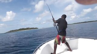 Gaafu Dhaalu экспедиция морская рыбалка на GT 41.5 кг и команда капитана