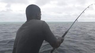 Gaafu Dhaalu by Captain Mohamed - жёсткое вываживание GT на свале