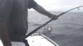 Gaafu Dhaalu by Captain Mohamed - жёсткое вываживание GT на свале