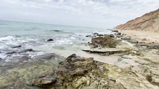Netanya beach, Israel: находки у кромки прибоя и забытые приманки на песке