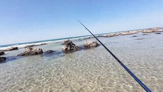 Netanya, Израиль — вечерний берег, прибой и рыбацкие снасти в 4K 28.10.2024