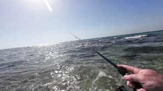 Netanya, Израиль — вечерний берег, прибой и рыбацкие снасти в 4K 28.10.2024