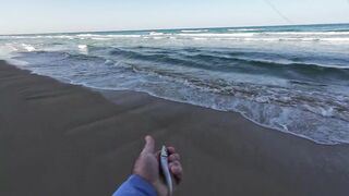 Netanya, Израиль — вечерний берег, прибой и рыбацкие снасти в 4K 28.10.2024