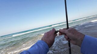 Netanya, Израиль — вечерний берег, прибой и рыбацкие снасти в 4K 28.10.2024