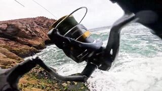 Mirleft, Morocco: морская рыбалка на сибасса со спиннингом на Атлантике