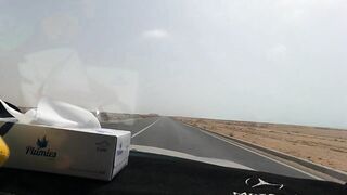 Tarfaya — монтаж снасти для ловли у касбы: берег Атлантики