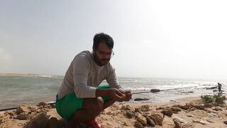 Tarfaya — монтаж снасти для ловли у касбы: берег Атлантики