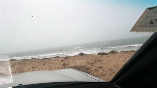 Tarfaya — монтаж снасти для ловли у касбы: берег Атлантики