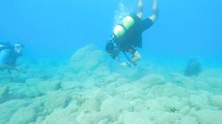 Писсури Бэй на Кипре: лайтовое море, склоны и длинная дуга бухты