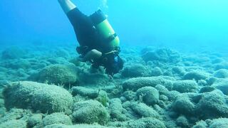 Писсури Бэй на Кипре: лайтовое море, склоны и длинная дуга бухты