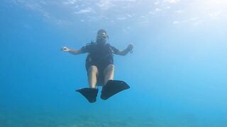 Писсури Бэй на Кипре: лайтовое море, склоны и длинная дуга бухты