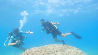 Писсури Бэй на Кипре: лайтовое море, склоны и длинная дуга бухты