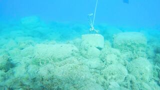 Писсури Бэй на Кипре: лайтовое море, склоны и длинная дуга бухты