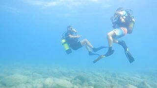 Писсури Бэй на Кипре: лайтовое море, склоны и длинная дуга бухты