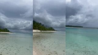 Диффуши на отливе: оголившиеся рифы, лодки на песке и дорожки по воде