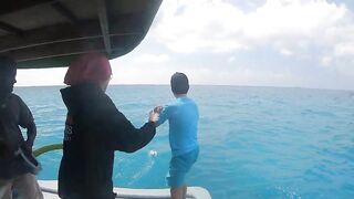 Диффуши район — рыбалка с дони: сумерки, фонари на лагуне и шквалы на подходе