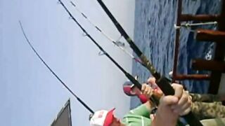 Girne, Kyrenia — рыбалка в Северном Кипре у крепости и марины