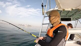 Рыбалка в Дохе Катар морская рыбалка в заливе и трофей оборвал снасть
