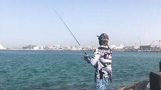 Doha Corniche — shore jigging: рыбалка в День отца удалась?