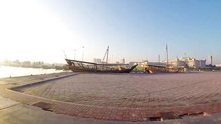 Doha Corniche: «bait and wait» — барракуда на живца у парапета