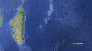 Маврикий — рыбу некуда девать: удачная морская рыбалка с рассвета