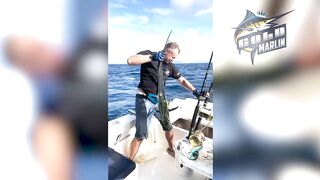 Маврикий — рыбу некуда девать: удачная морская рыбалка с рассвета