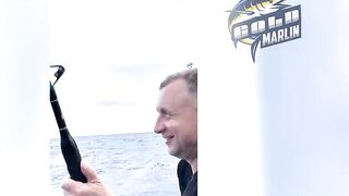 Маврикий — рыбу некуда девать: удачная морская рыбалка с рассвета