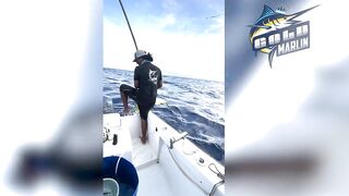 Маврикий — рыбу некуда девать: удачная морская рыбалка с рассвета